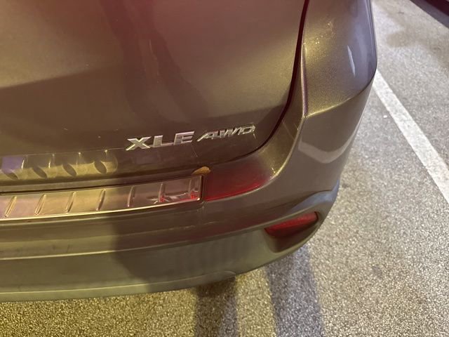 Used 2019 Toyota Highlander XLE image 11