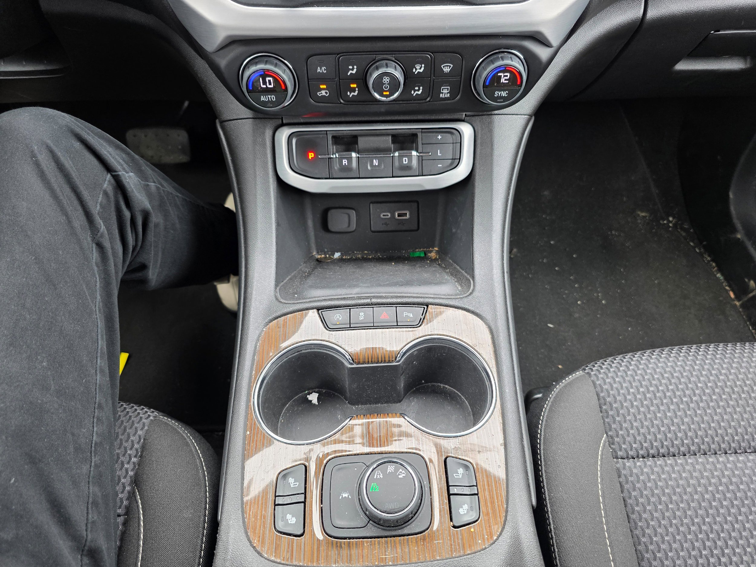 Used 2023 GMC Acadia SLE w/ Driver Convenience Package AWD/4WD image 12