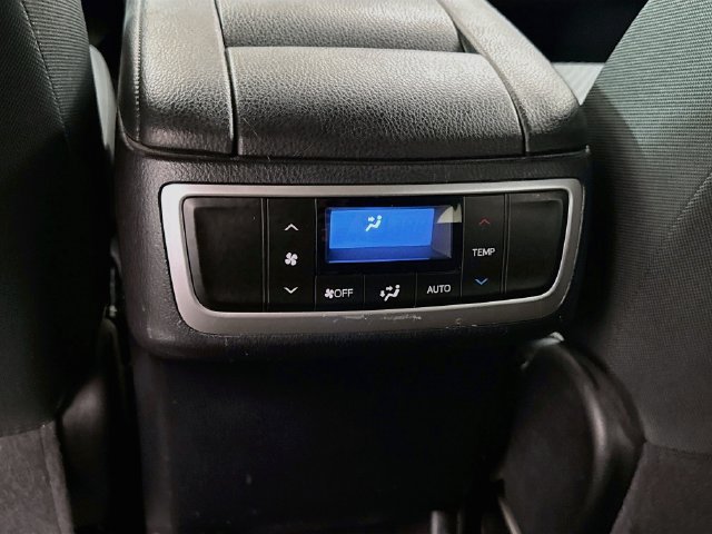Used 2019 Toyota Highlander LE AWD/4WD image 23
