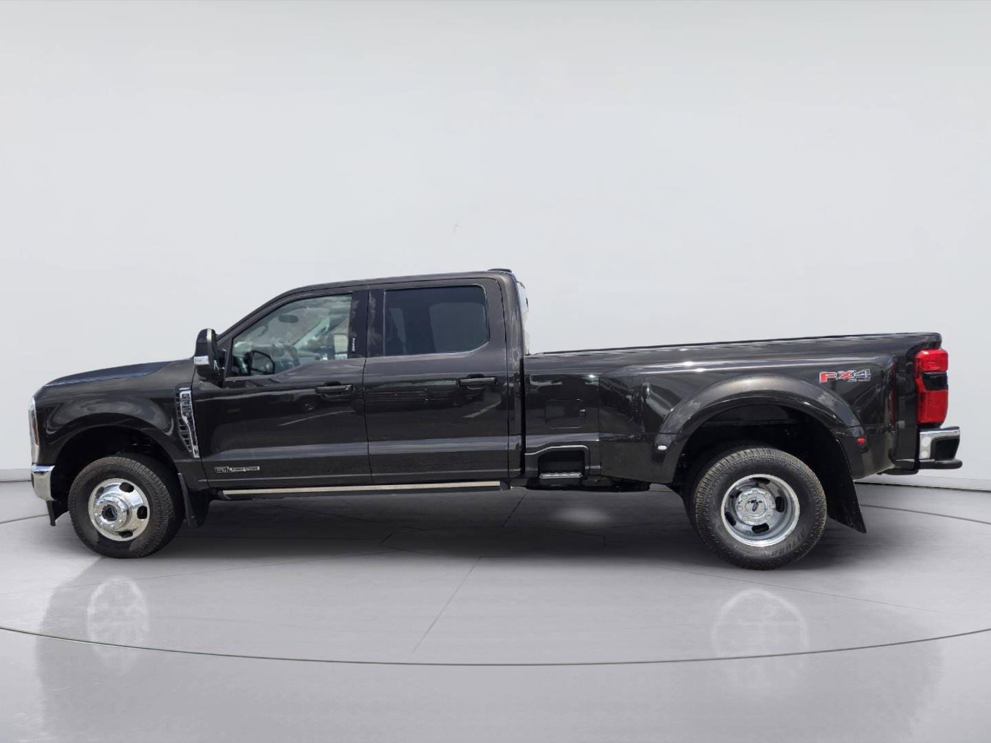 Certified 2024 Ford F350 Lariat w/ Lariat Ultimate Package AWD/4WD image 5