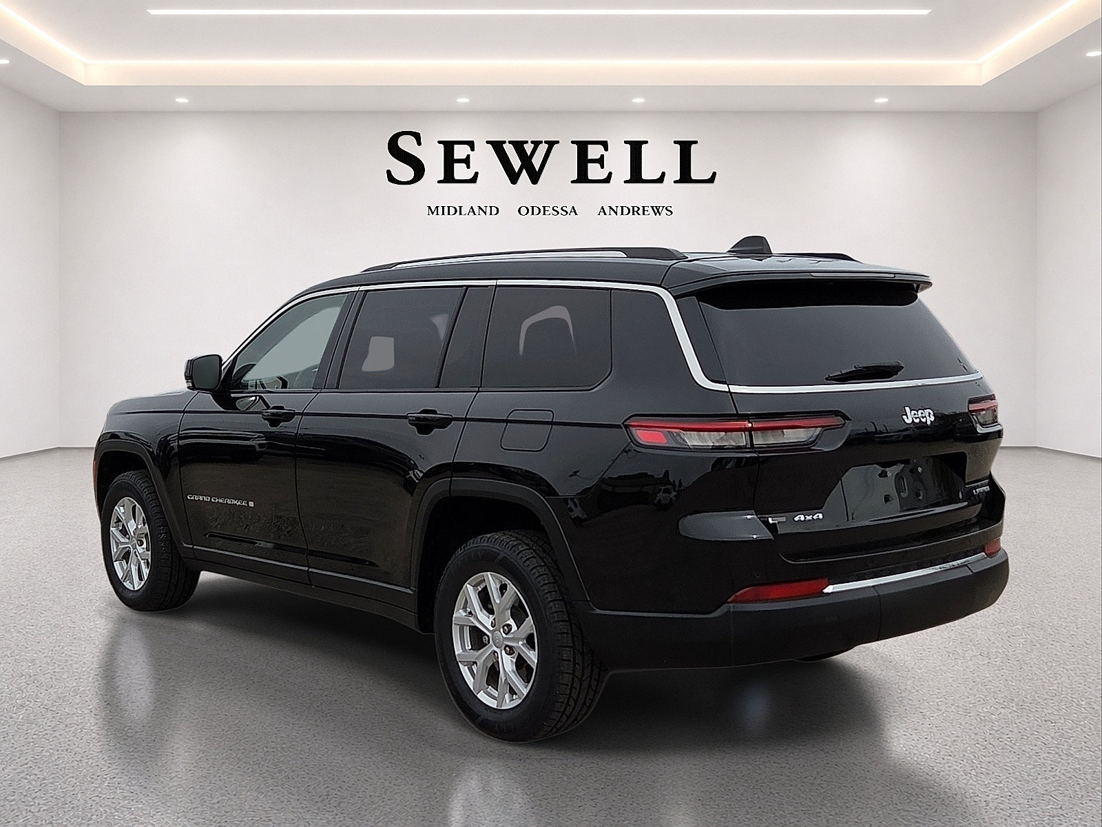 Used 2023 Jeep Grand Cherokee L Limited AWD/4WD image 3