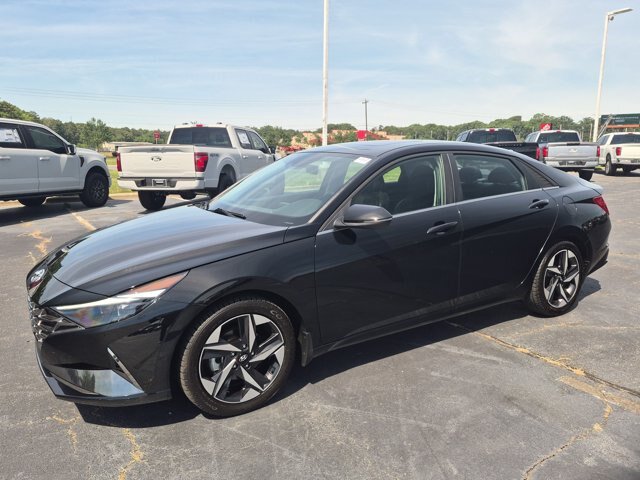 Used 2023 Hyundai Elantra Limited FWD image 8