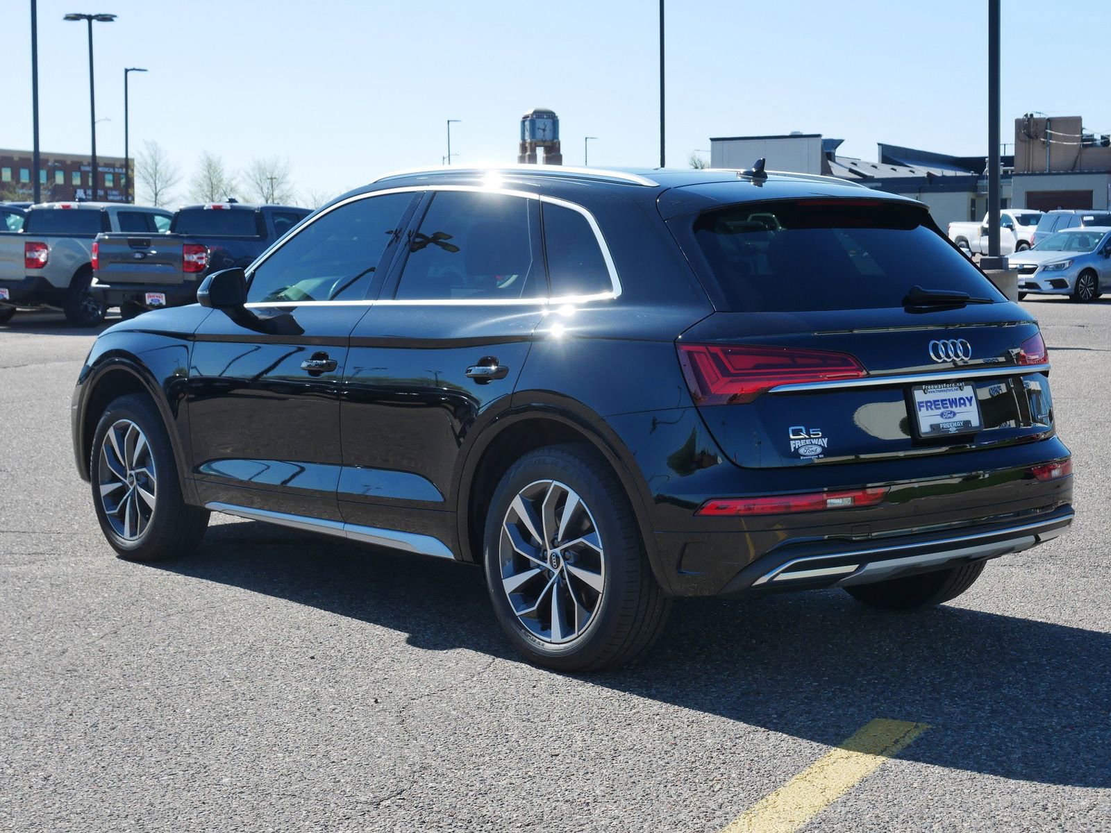 Used 2021 Audi Q5 2.0T Premium w/ Convenience Package AWD/4WD image 3