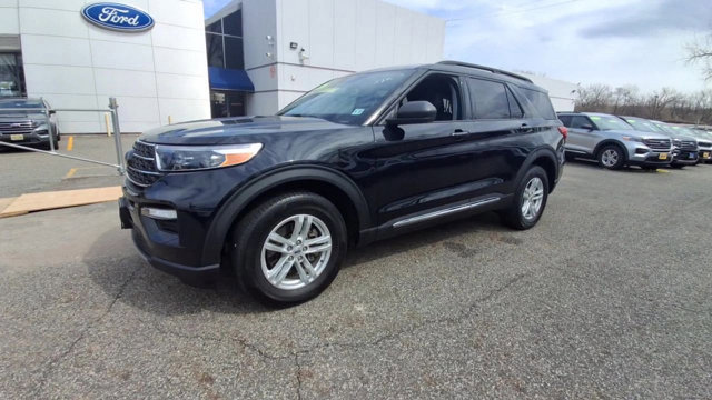 Certified 2022 Ford Explorer XLT w/ Equipment Group 202A image 4