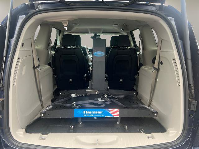 Used 2017 Chrysler Pacifica Touring-L Plus w/ Advanced Safetytec Group FWD image 38