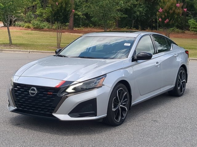 Used 2023 Nissan Altima 2.5 SR w/ SR Premium Package FWD image 8