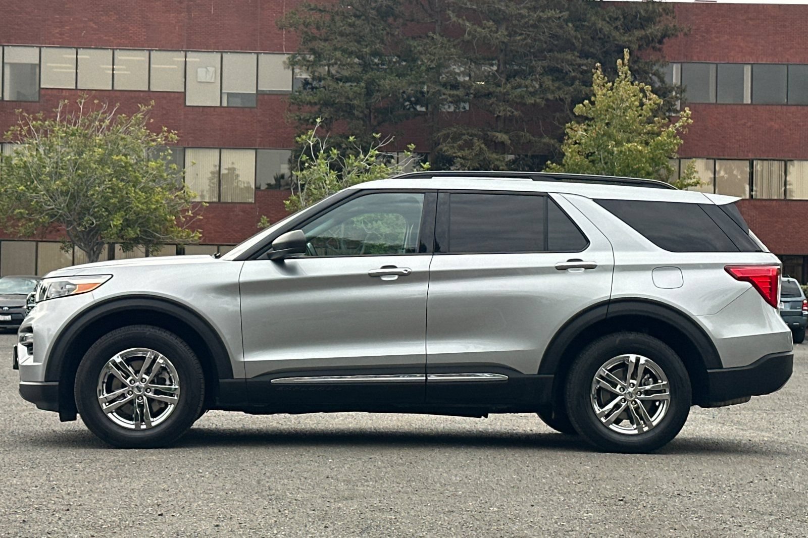 Certified 2024 Ford Explorer XLT w/ Equipment Group 202A AWD/4WD image 7