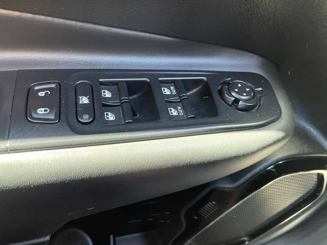 Used 2018 Jeep Renegade Altitude AWD/4WD image 12