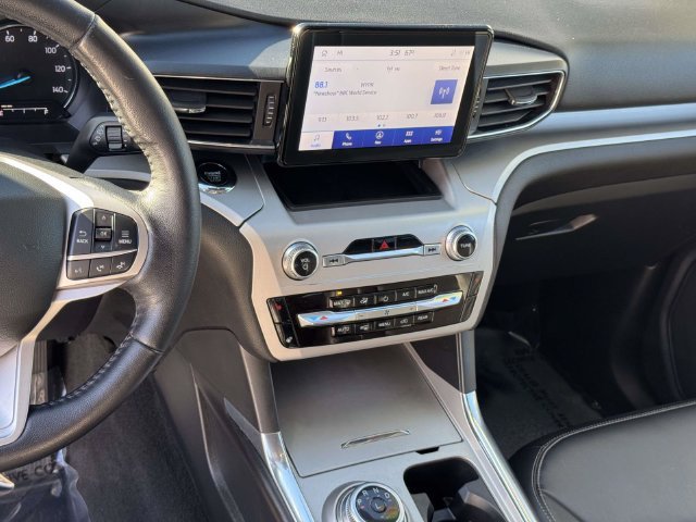 Certified 2022 Ford Explorer XLT w/ Equipment Group 202A AWD/4WD image 22