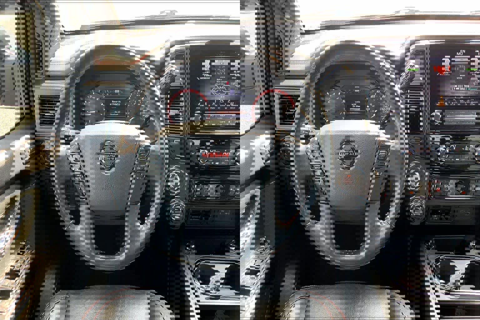 Used 2021 Nissan Titan PRO-4X w/ Pro-4x Convenience Package image 8