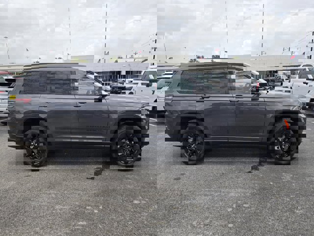 Used 2024 Jeep Grand Cherokee L Altitude image 2