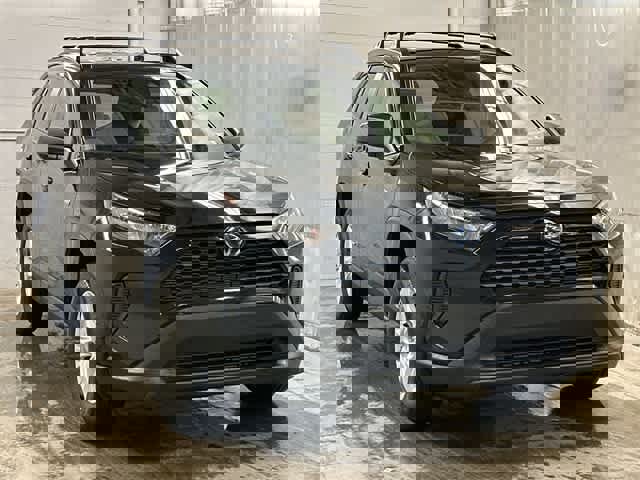 Used 2021 Toyota RAV4 LE image 7