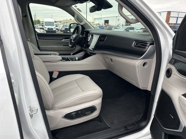 Used 2024 Jeep Wagoneer Series II w/ Flexible Seating Group AWD/4WD image 12