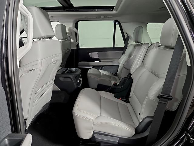 Certified 2025 Ford Expedition Active image 11