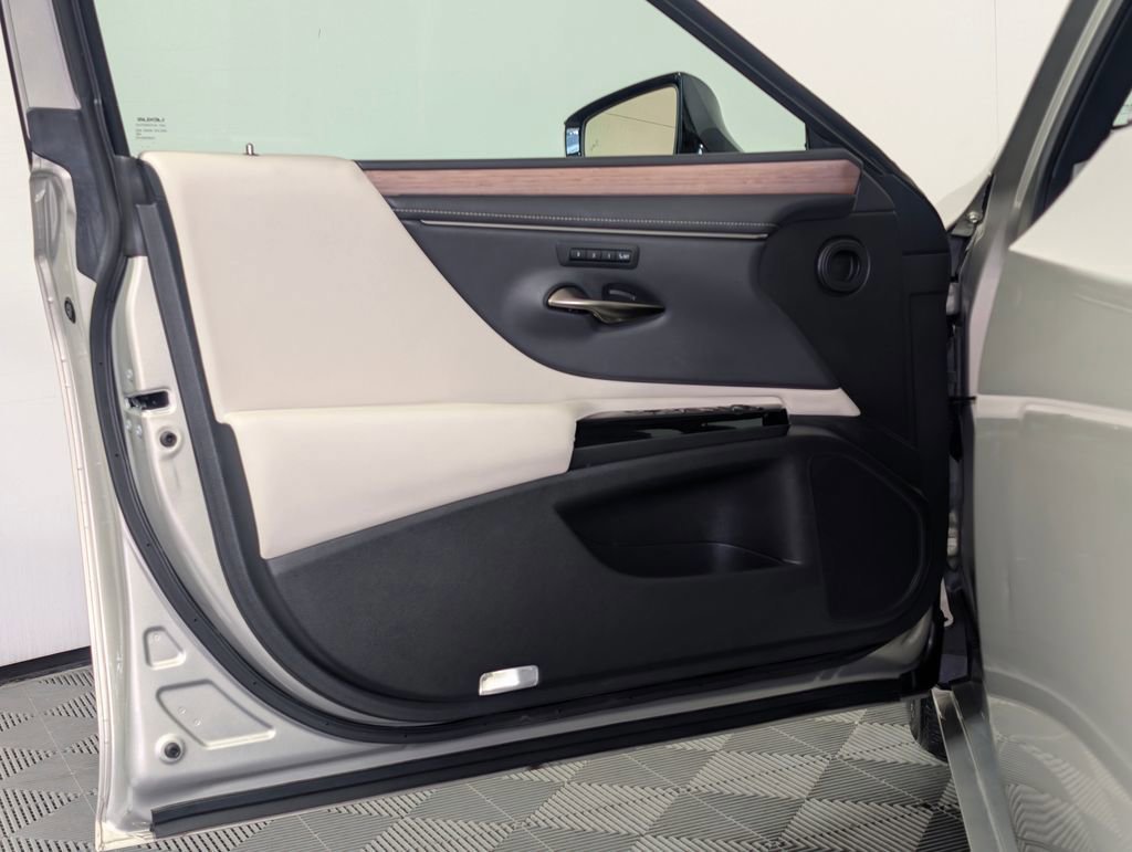 Used 2023 Lexus ES 300h w/ Premium Package image 21