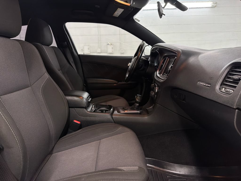 Used 2019 Dodge Charger SXT w/ Blacktop Package RWD image 28