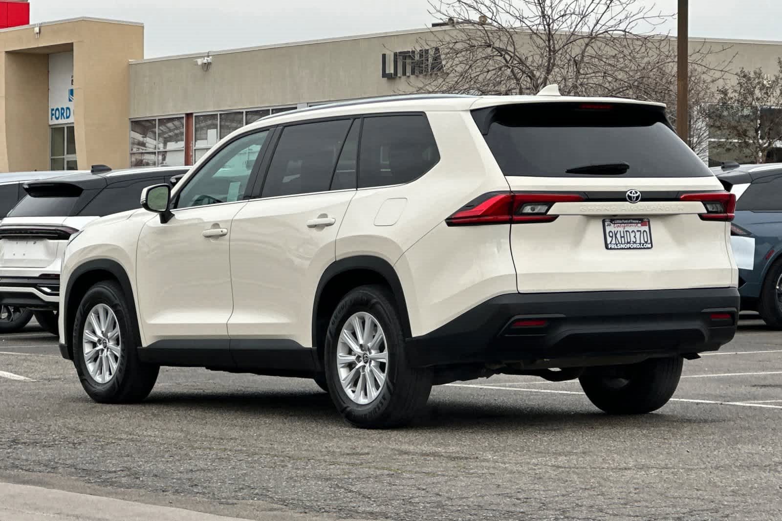 Used 2024 Toyota Grand Highlander XLE image 3