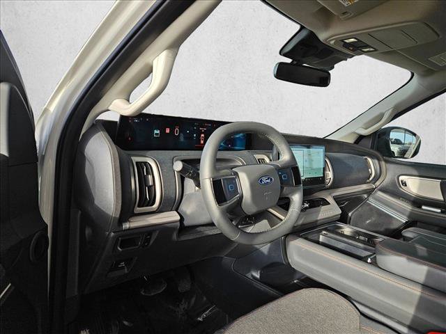 Certified 2025 Ford Expedition Active image 9