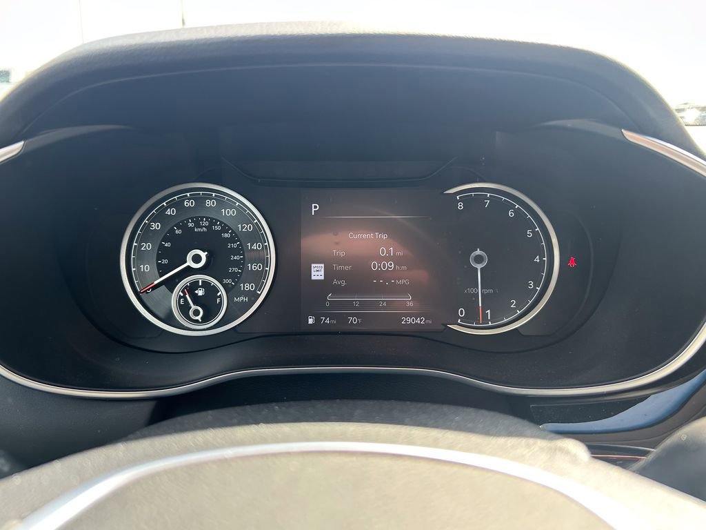 Used 2025 Genesis G70 2.5T image 29