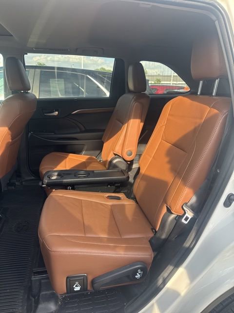 Used 2018 Toyota Highlander Limited AWD/4WD image 17