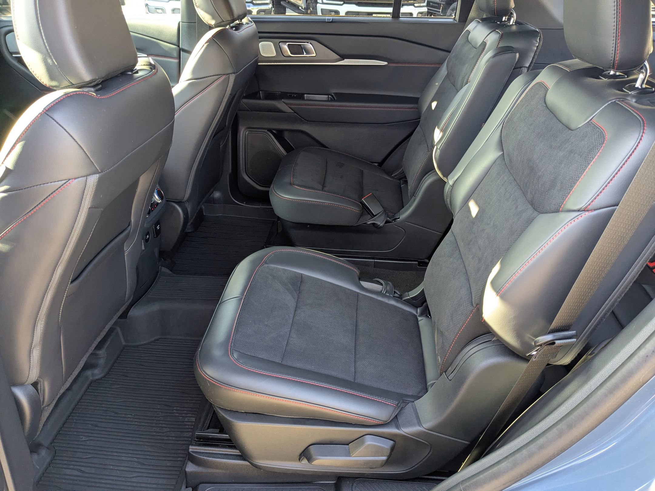 Certified 2025 Ford Explorer ST image 35