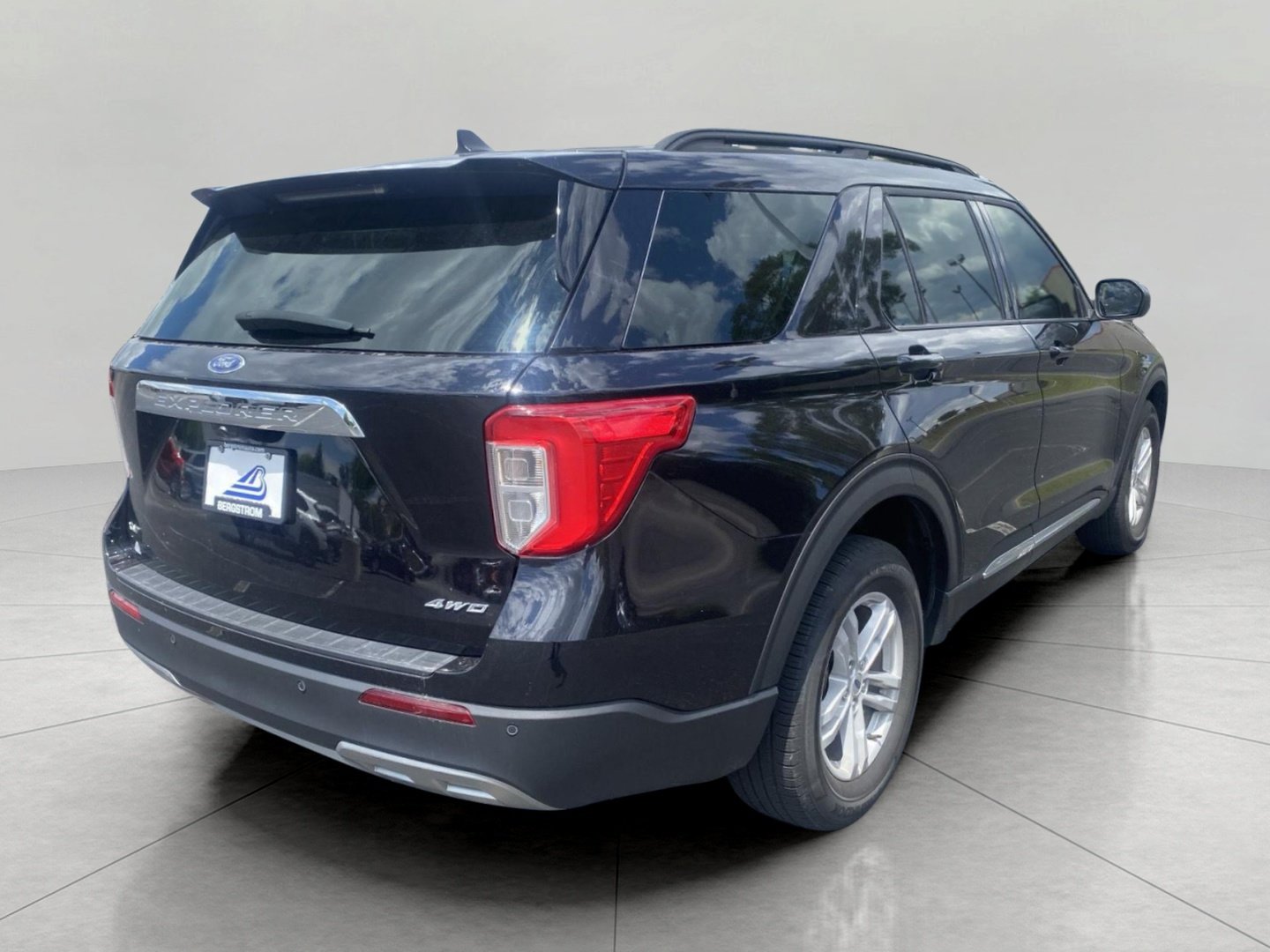 Certified 2024 Ford Explorer XLT w/ Equipment Group 202A AWD/4WD image 11