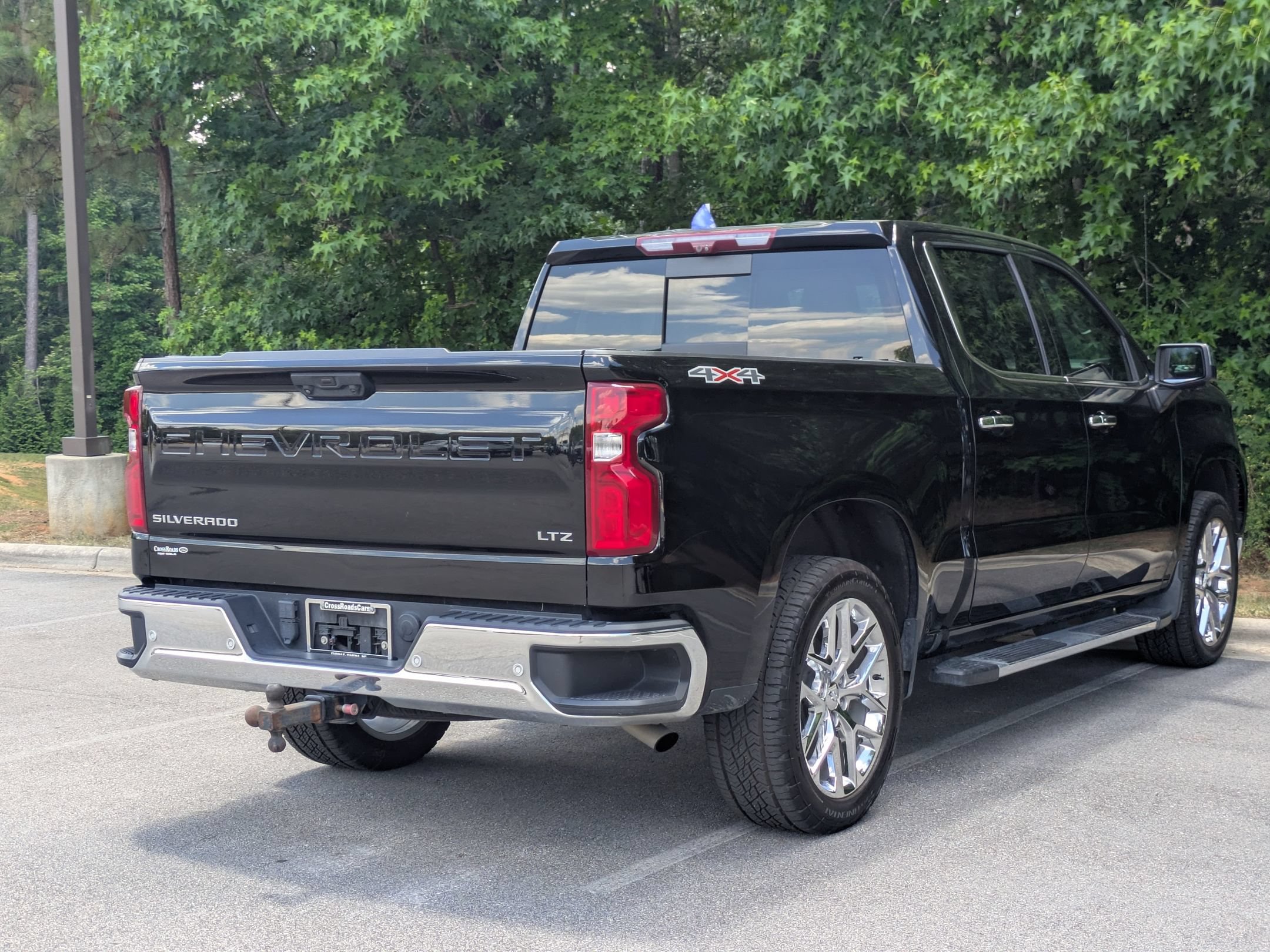 Used 2023 Chevrolet Silverado 1500 LTZ w/ Technology Package AWD/4WD image 3