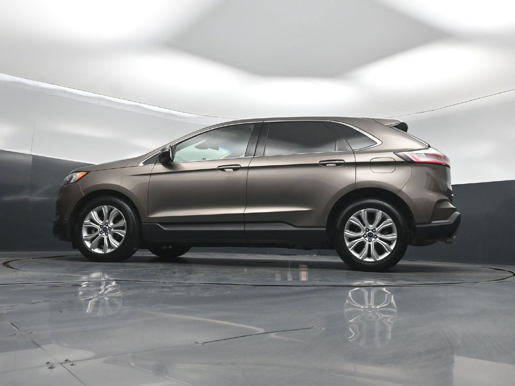 Certified 2019 Ford Edge Titanium w/ Equipment Group 301A FWD image 8