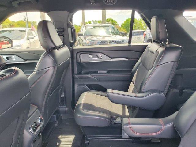 Certified 2025 Ford Explorer ST RWD image 29