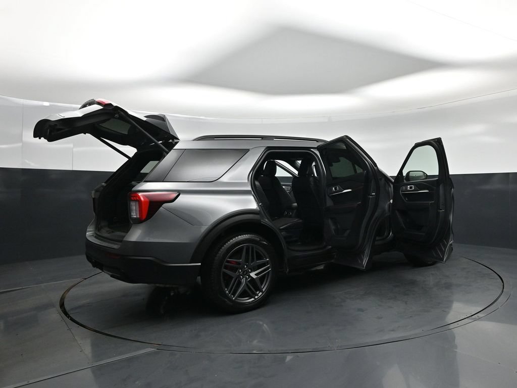 Certified 2025 Ford Explorer ST-Line w/ ST-Line Street Pack AWD/4WD image 6