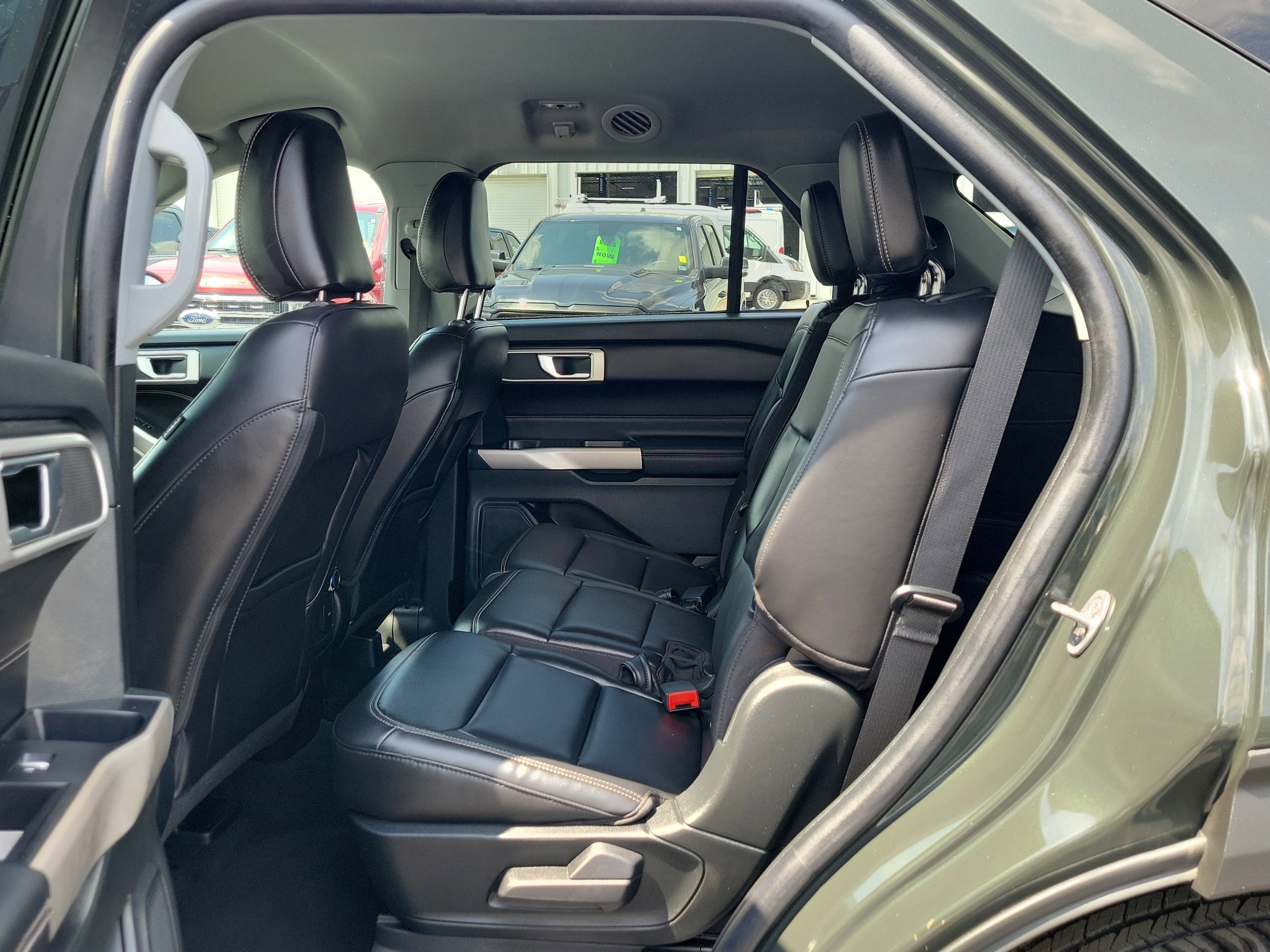 Certified 2022 Ford Explorer XLT w/ Equipment Group 202A image 14