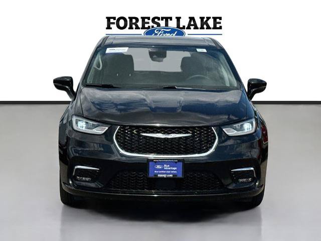 Used 2024 Chrysler Pacifica Touring-L FWD image 2