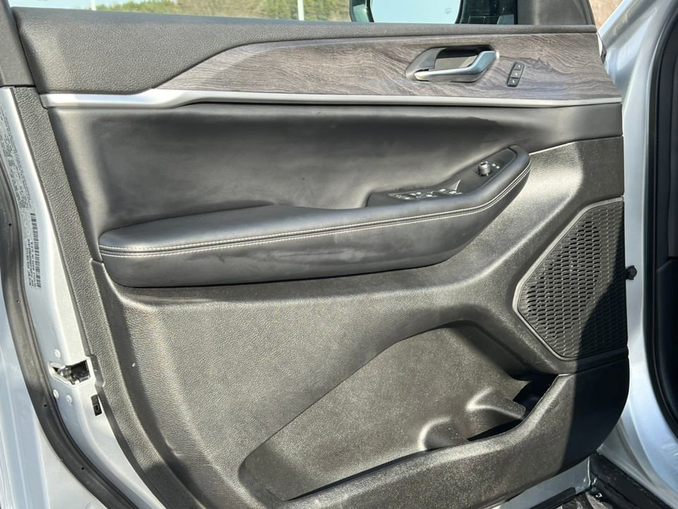 Used 2024 Jeep Grand Cherokee Limited w/ Trailer Tow Package image 18