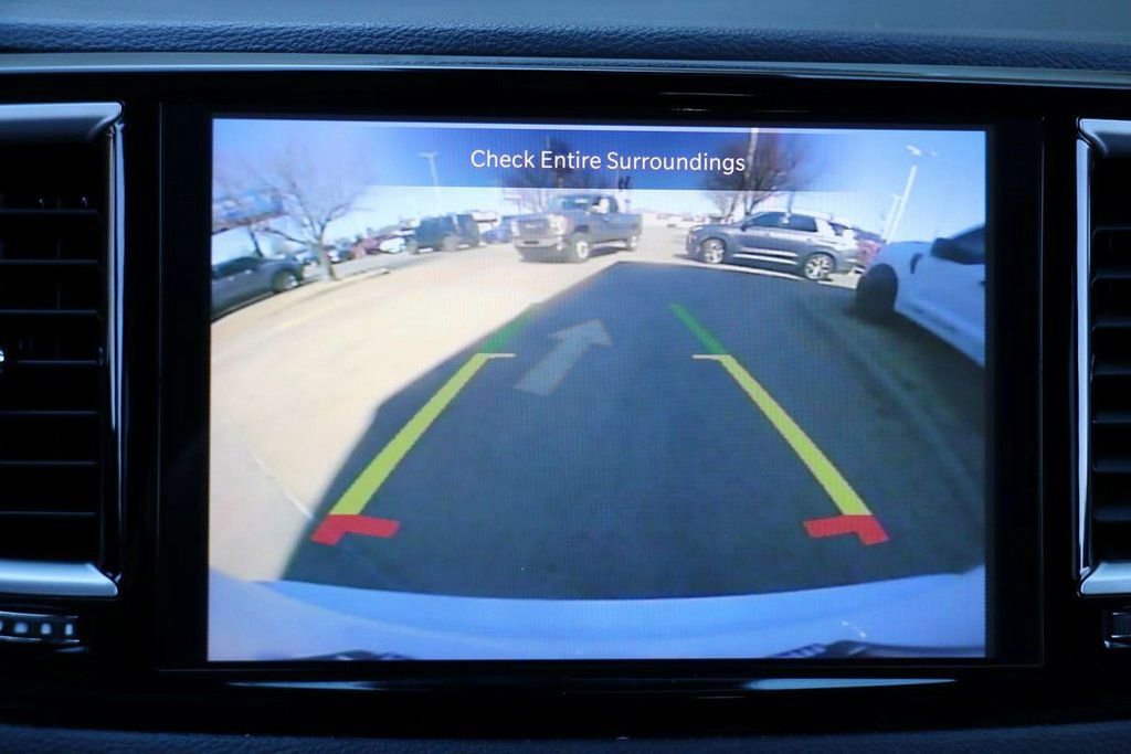 Used 2024 Chrysler Pacifica Select image 18