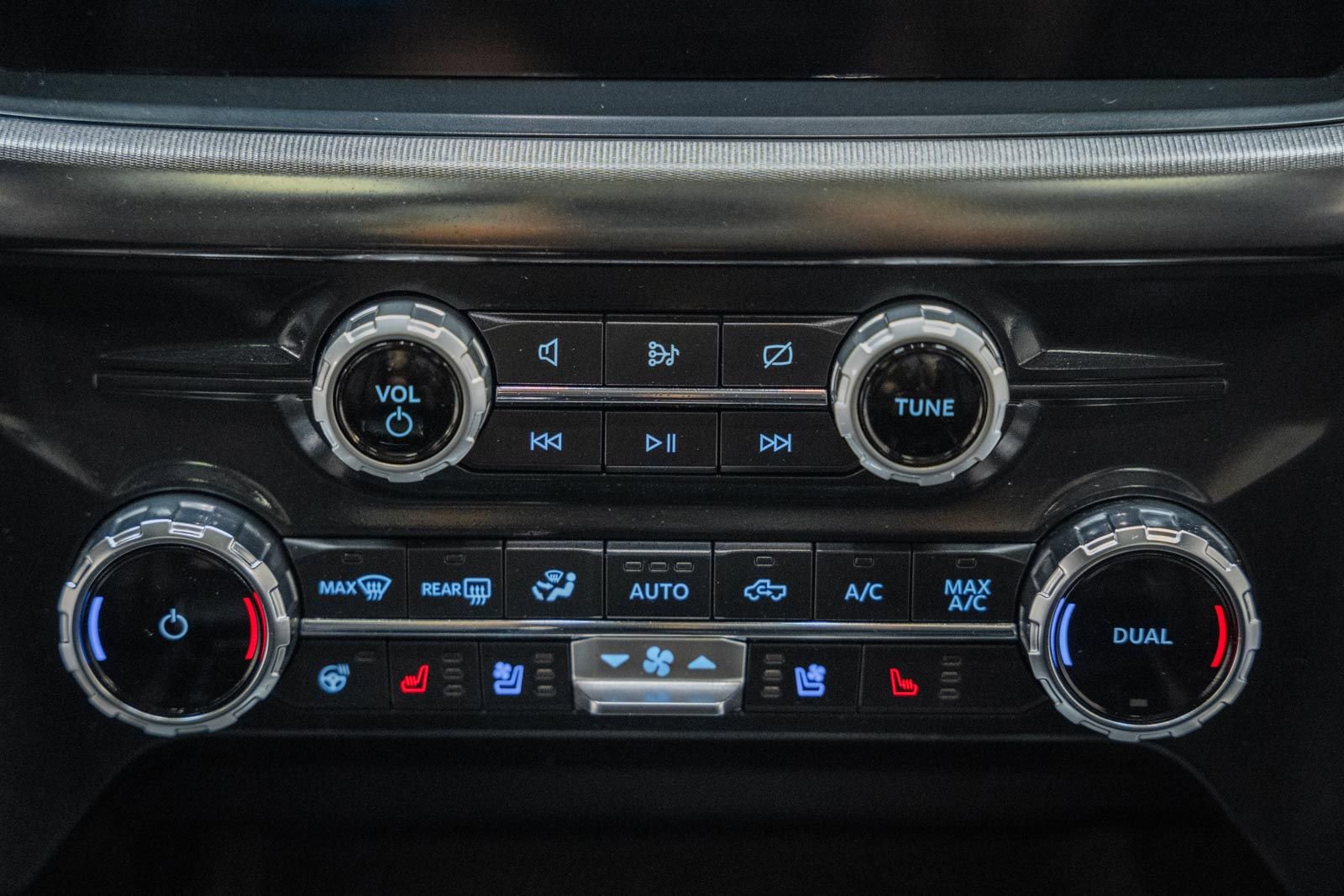 Certified 2022 Ford F150 Platinum w/ FX4 Off-Road Package image 31