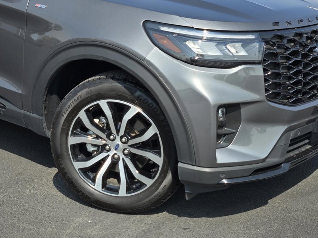 Certified 2025 Ford Explorer ST-Line AWD/4WD image 9
