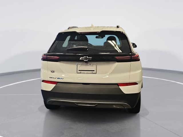 Used 2023 Chevrolet Bolt EUV LT w/ Convenience Package FWD image 4