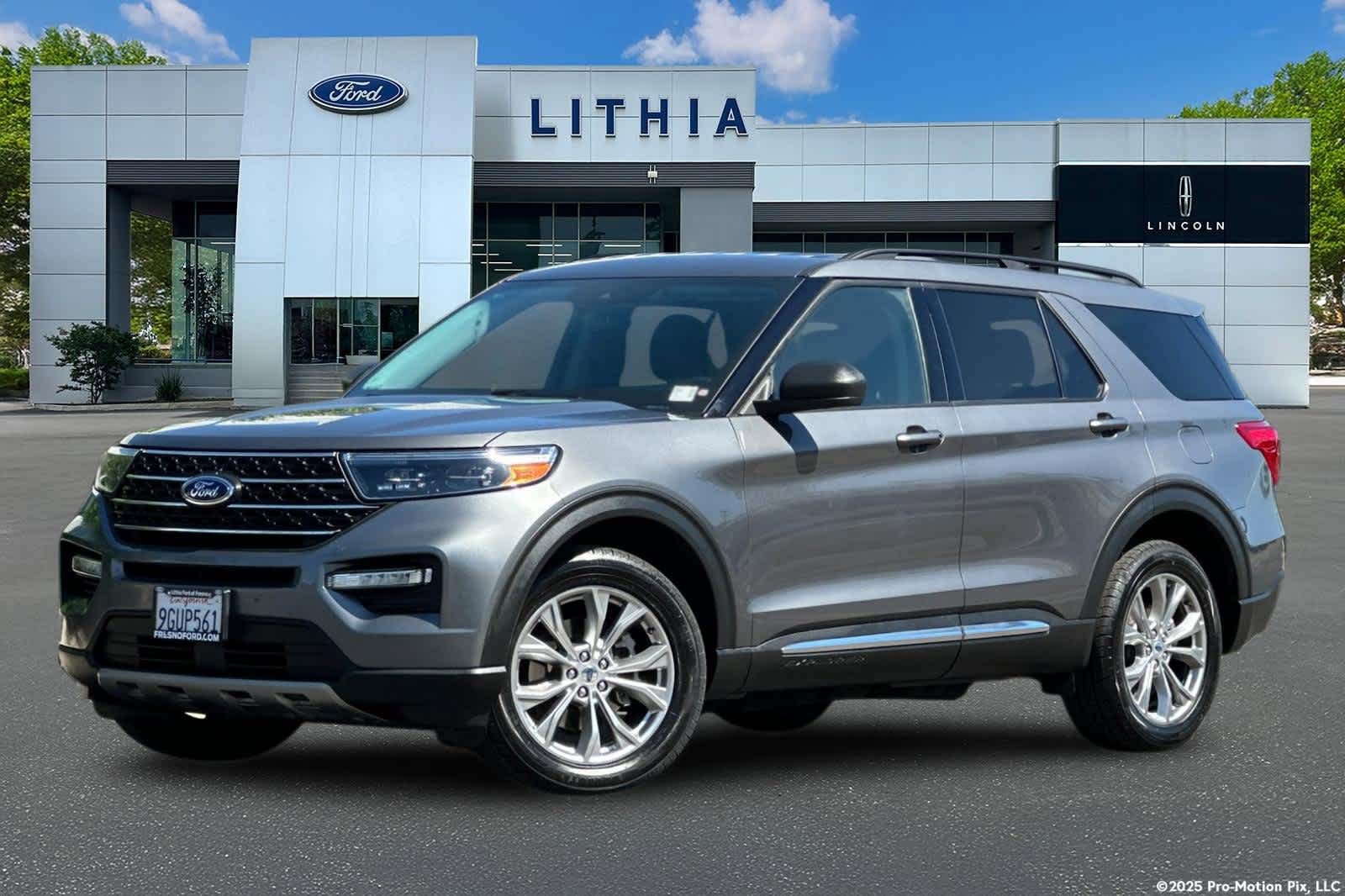 Certified 2023 Ford Explorer XLT w/ Equipment Group 202A AWD/4WD image 1