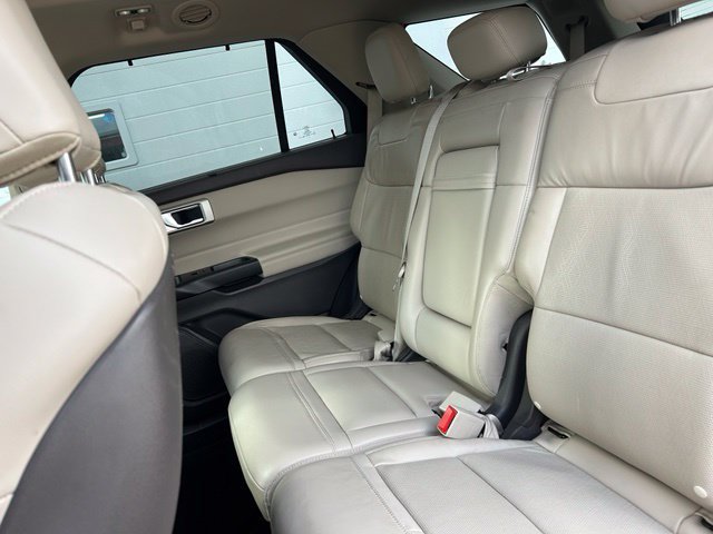 Certified 2020 Ford Explorer Platinum w/ Premium Technology Package AWD/4WD image 9