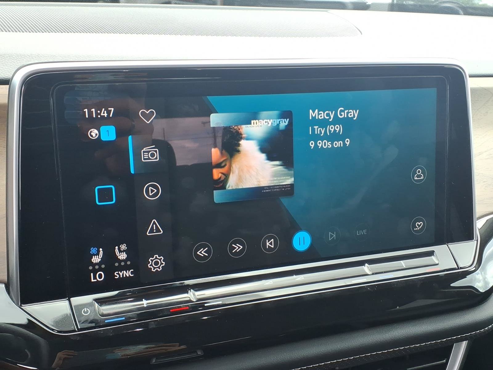 Used 2025 Volkswagen Atlas SE FWD image 6