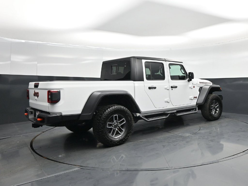 Used 2024 Jeep Gladiator Mojave AWD/4WD image 28