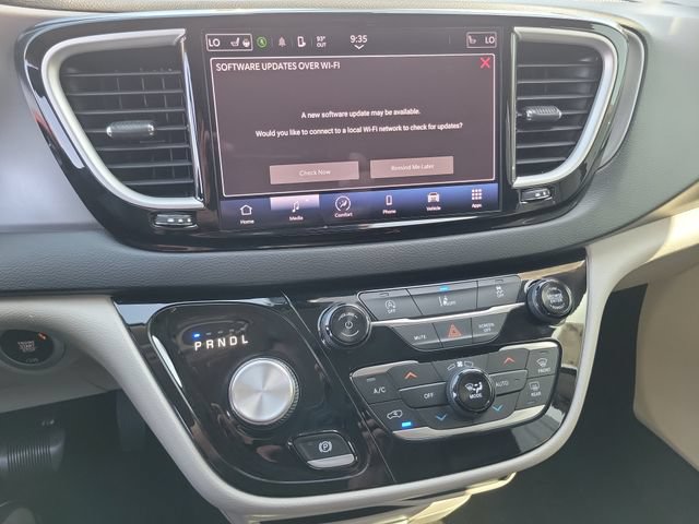 Used 2022 Chrysler Pacifica Touring-L FWD image 24