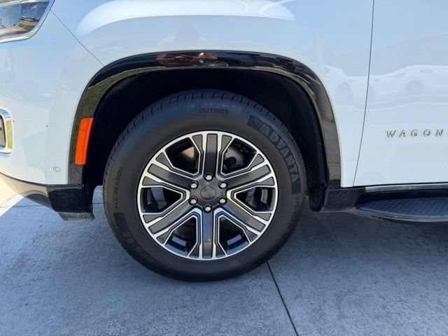 Used 2024 Jeep Wagoneer L Series II RWD image 4