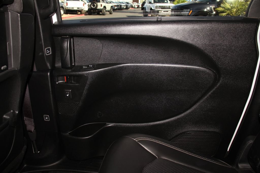 Used 2023 Chrysler Pacifica Touring-L w/ Uconnect Theater Family Group FWD image 22