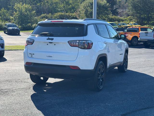 Used 2025 Jeep Compass Latitude w/ Convenience Group AWD/4WD image 2