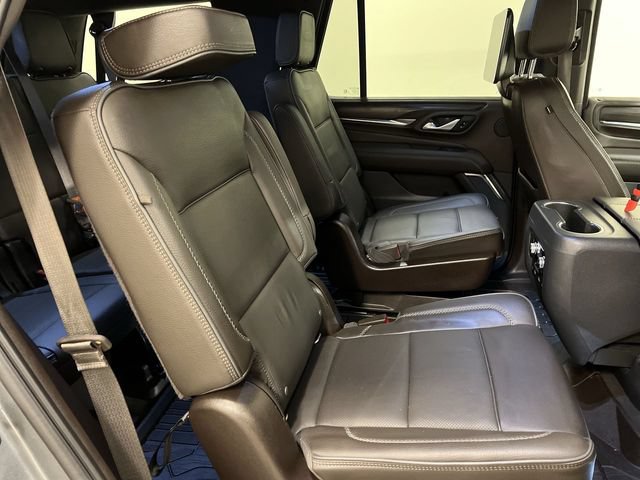 Used 2022 GMC Yukon Denali w/ Denali Premium Package AWD/4WD image 7