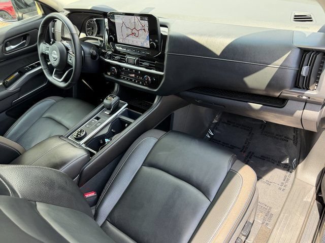 Used 2023 Nissan Pathfinder SL AWD/4WD image 33
