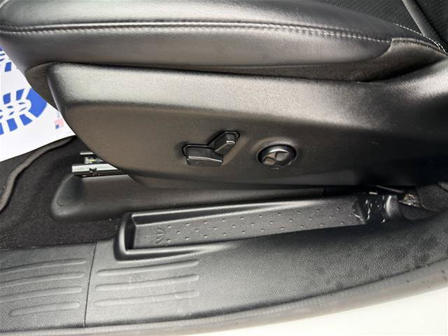 Used 2025 Chrysler Pacifica Select FWD image 13