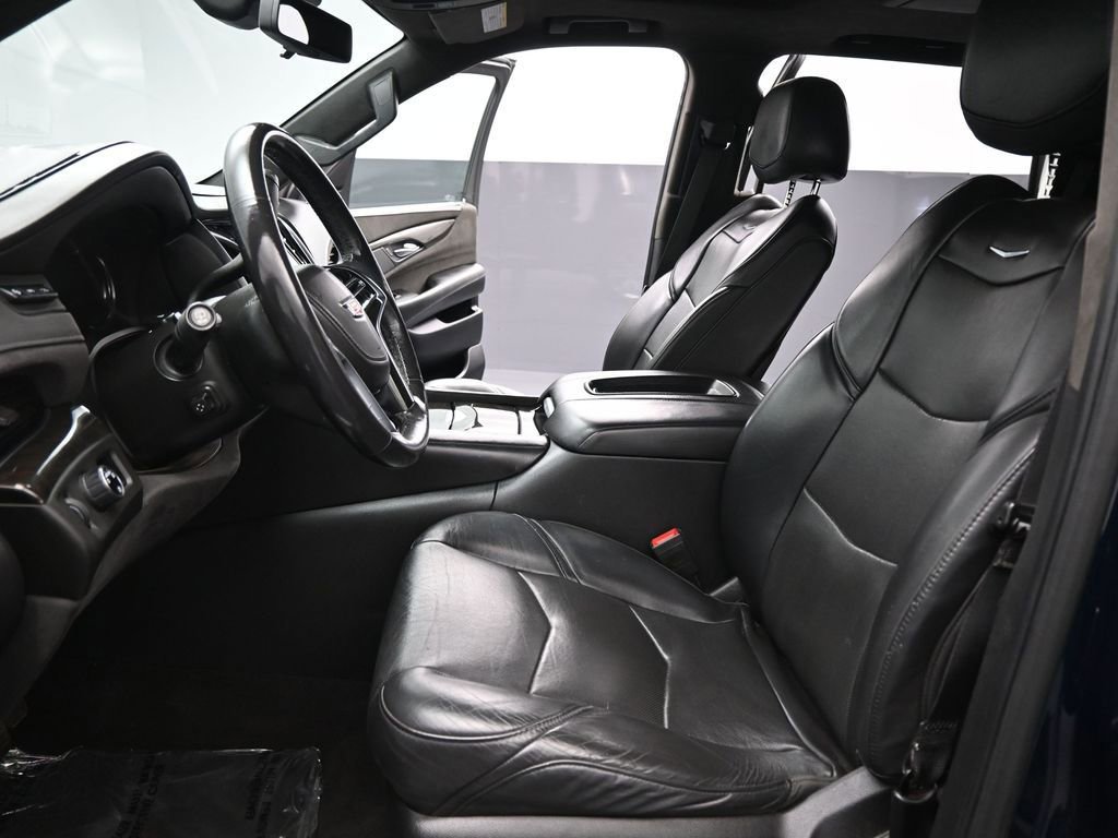 Used 2020 Cadillac Escalade Platinum image 38