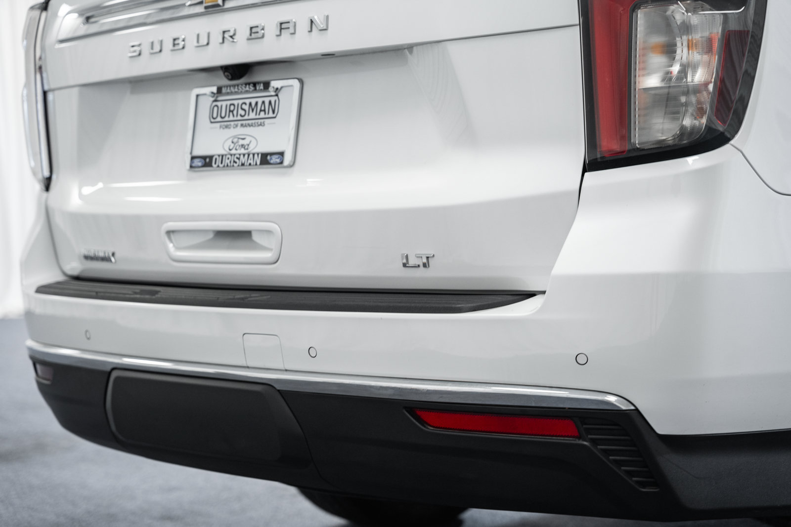 Used 2023 Chevrolet Suburban LT w/ Luxury Package AWD/4WD image 11